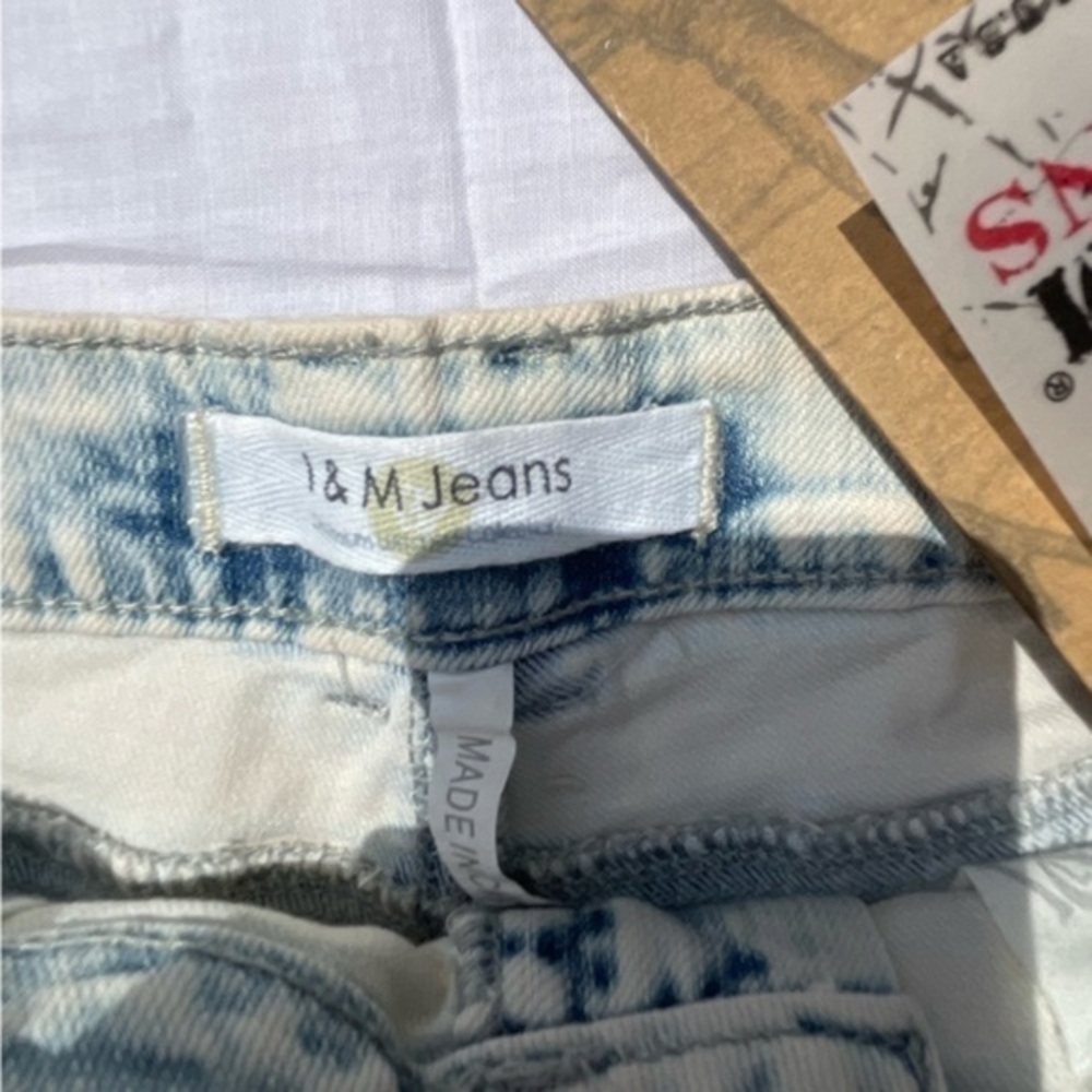 New Acid Wash Jean Shorts - Picture 7 of 8